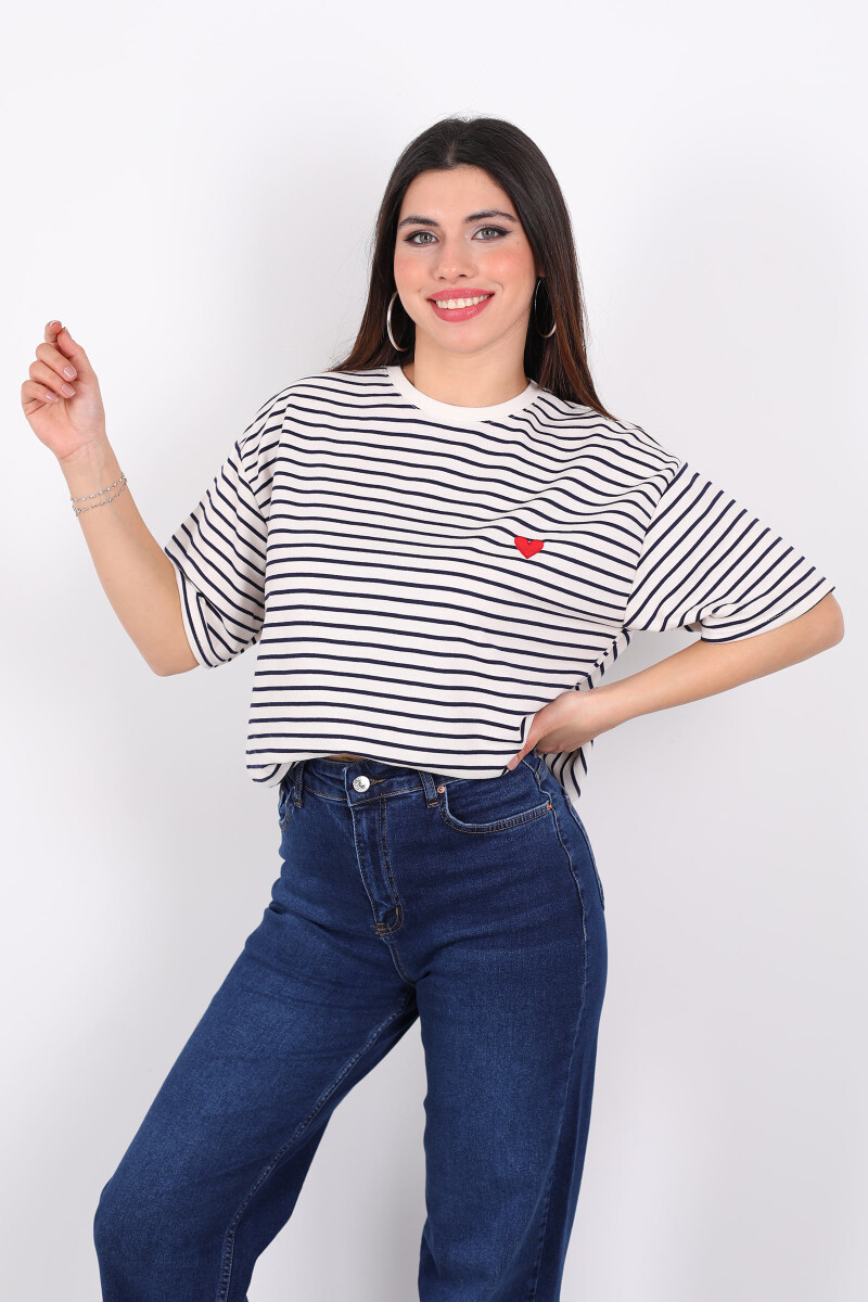 Çizgili Kalp Nakışlı Oversize Siyah Kadın T-Shirt - 4